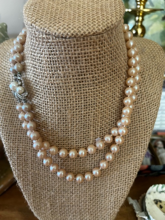 Jewelry - Classic Double-Strand Peach Pearl Necklace Vintage
